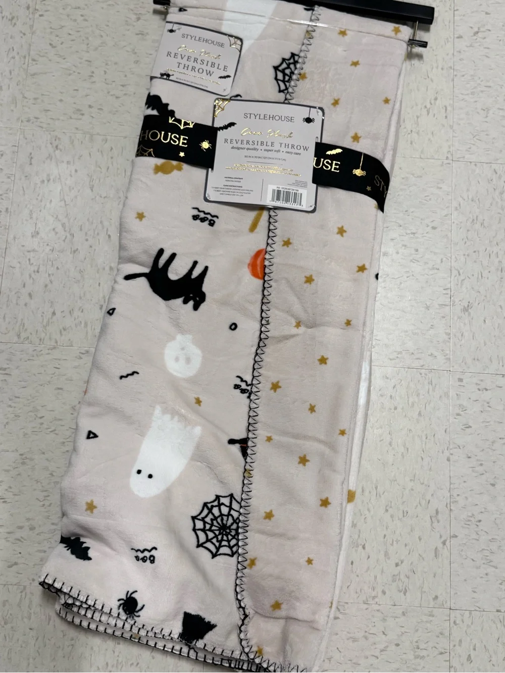 Stylehouse Reversible Halloween Throw Blanket - White & Gold Stars